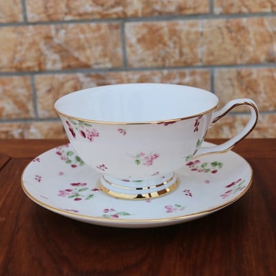 Créative tasse à thé en porcelaine anglaise avec anse dorée Blanc