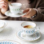 Exquise tasse à thé anglaise porcelaine à garniture dorée_6