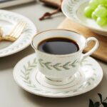 Exquise tasse à thé anglaise porcelaine à garniture dorée_8