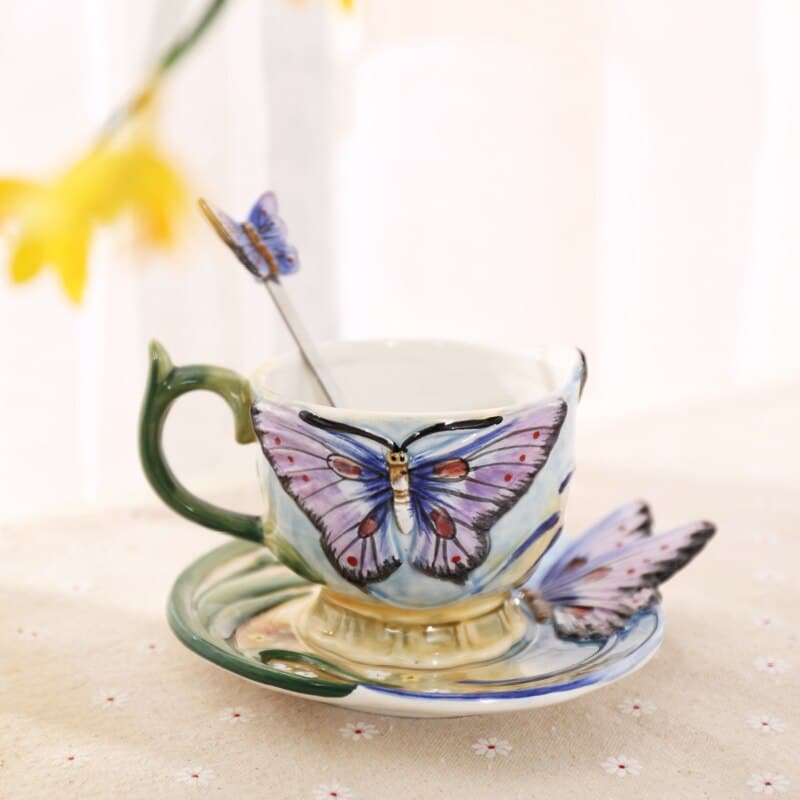 Tasse à thé anglaise avec soucoupe en papillon 3D_4