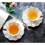 Tasse à thé anglaise en céramique avec soucoupe élégante_6